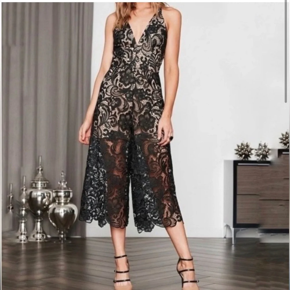 DRESS THE POPULATION | ‘Marion’ Lace Romper - Picture 6 of 8